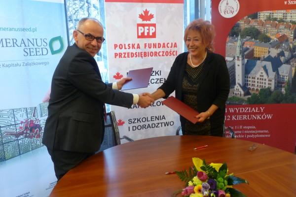 2349_prezes_pfp_dr_barbara_bartkowiak_oraz_rektor_pum_prof_dr_hab_andrzej_ciechanowicz.jpg