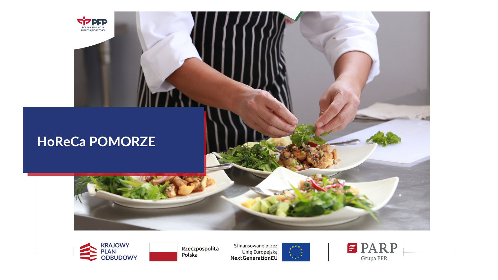 W lewym górnym rogu logo PFP. Po lewej stronie w niebieskim prostokącie napis HoReCa POMORZE. Na samym dole ciąg logotypów: Krajowy Plan Odbudowy, Barwy Rzeczypospolitej Polskiej, Sfinansowane przez Unię Europejską NextGenerationEU, linia oddzielająca logotyp PARP grupa PFR