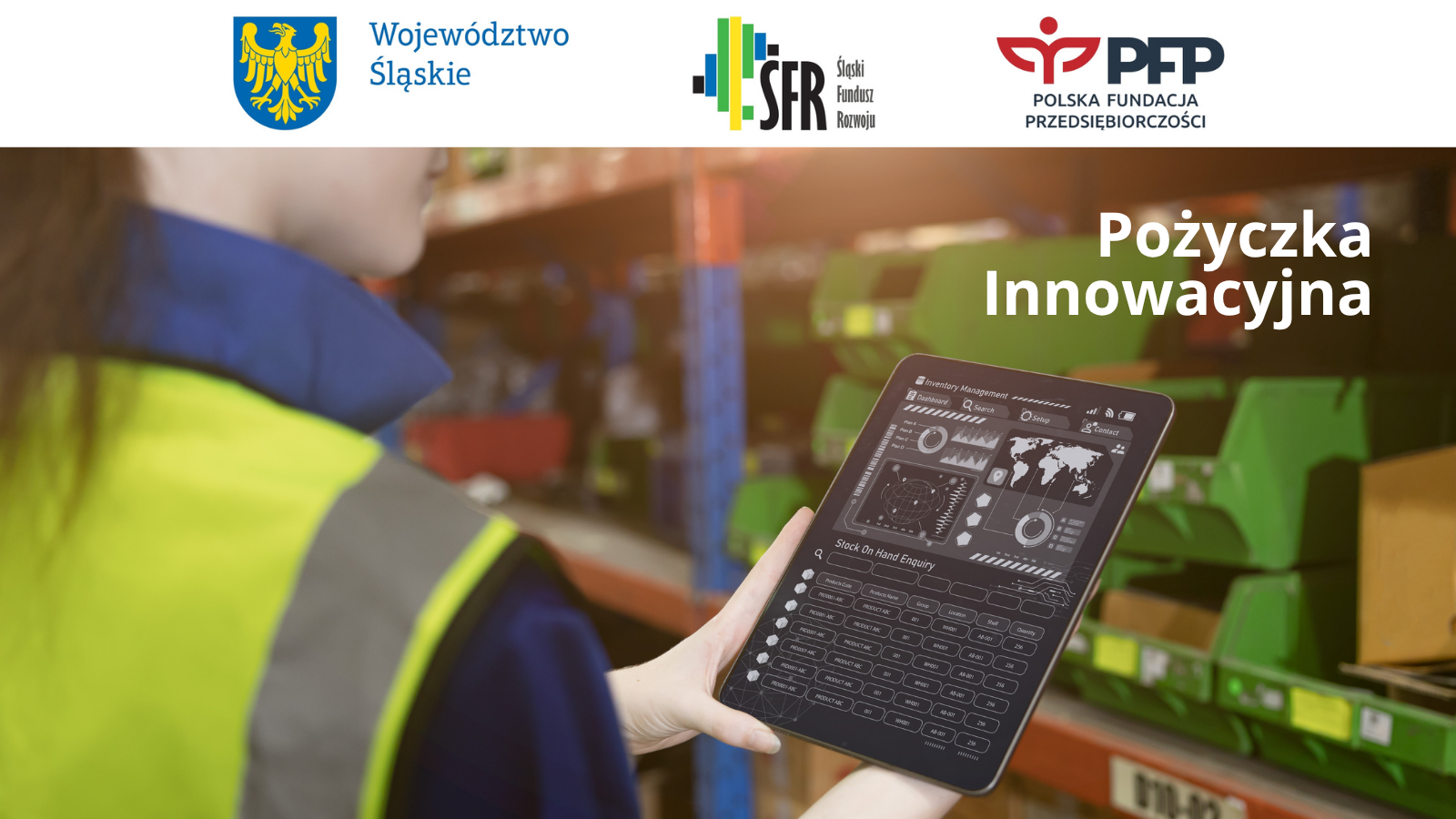 Pracownica magazynu trzyma tablet z widocznymi wykresami i danymi, w tle regały magazynowe z pojemnikami. Po prawej stronie napis Pożyczka Innowacyjna. U góry widnieją logotypy: herb i napis Województwo Śląskie, logo Śląski Fundusz Rozwoju, logo PFP Polska Fundacja Przedsiębiorczości.